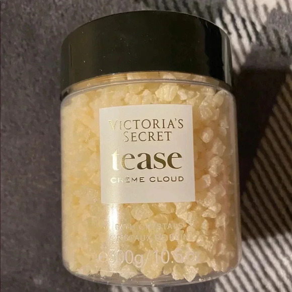 Victoria’s Secret tease creme cloud bath crystals! - Picture 1 of 1